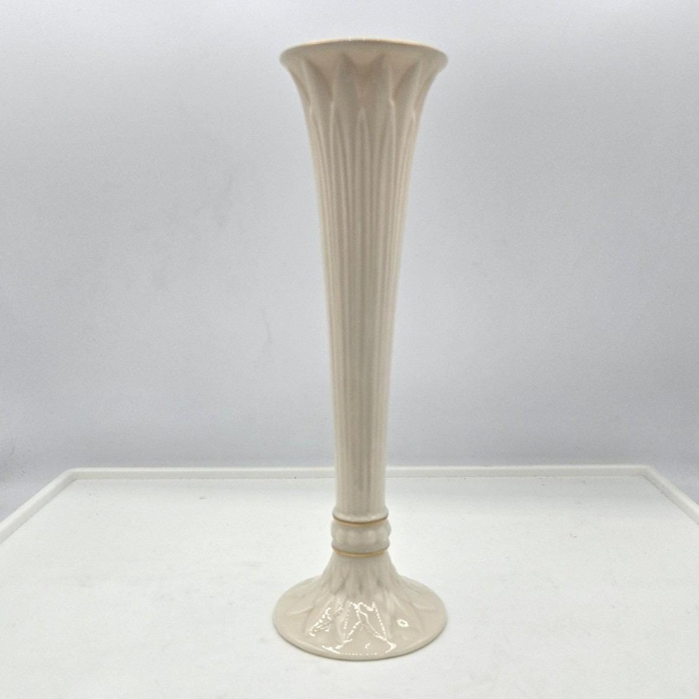 Lenox Ivory Fine Porcelain Ribbed Trumpet Bud Vase with 24k Gold Trim